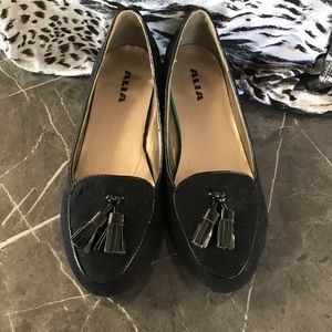 NEW Women’s Black Slip On Shoes, Size 6